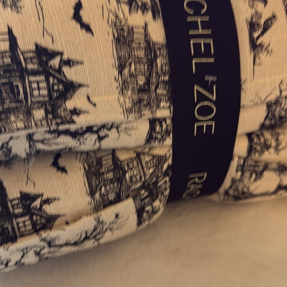 RACHEL ZOE 2PK Halloween bat haunted house throw pillow 20x20 ๐๏ธ๐ป๐ฆ - Picture 5 of 8